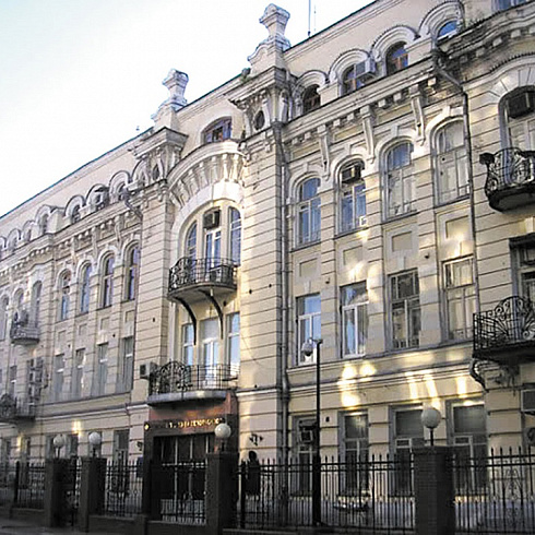 Архитектор и строитель